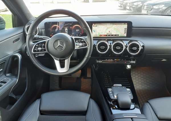 Mercedes-Benz Klasa A cena 109900 przebieg: 53122, rok produkcji 2020 z Kraków małe 407